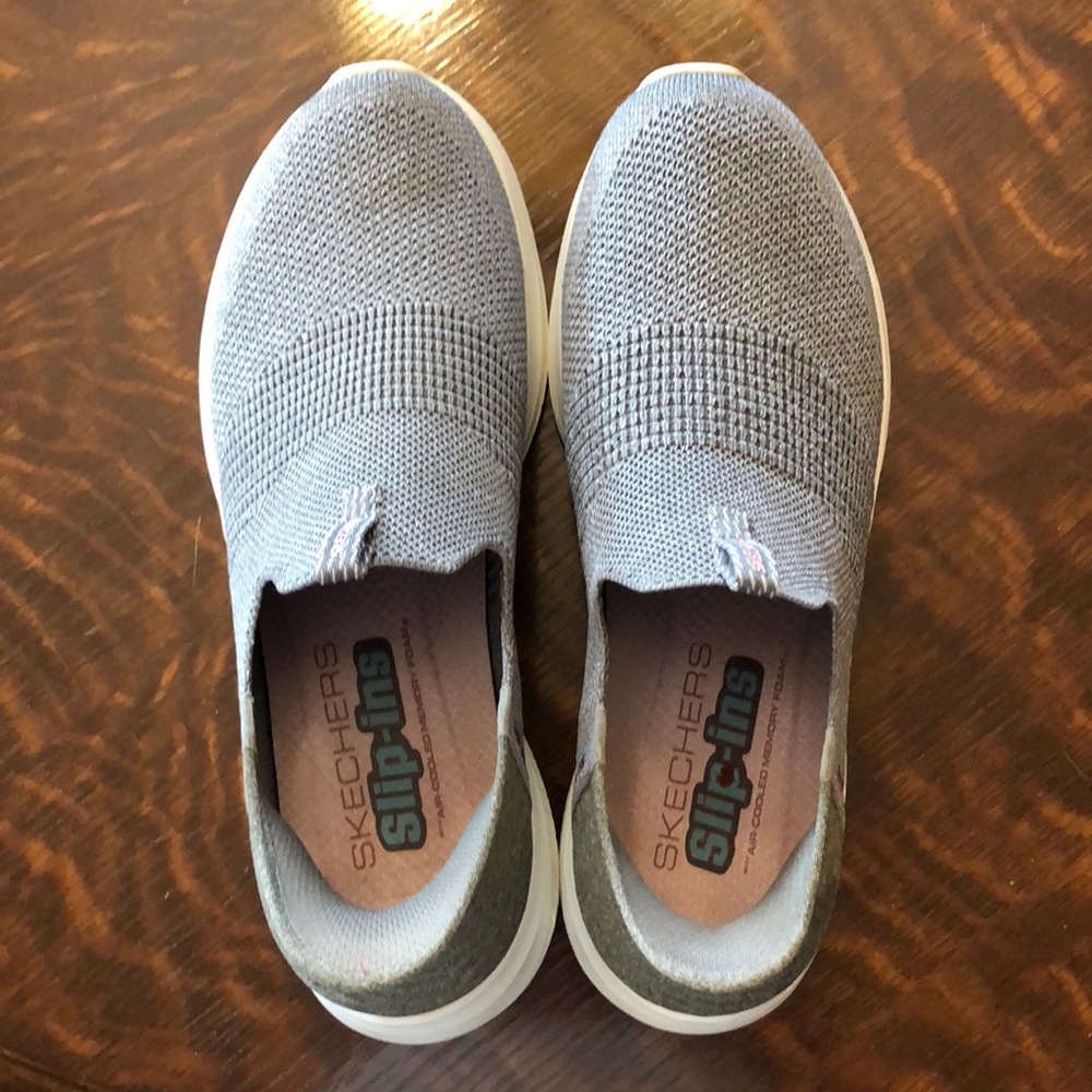 Skechers Slip Ins Size 9 in grey